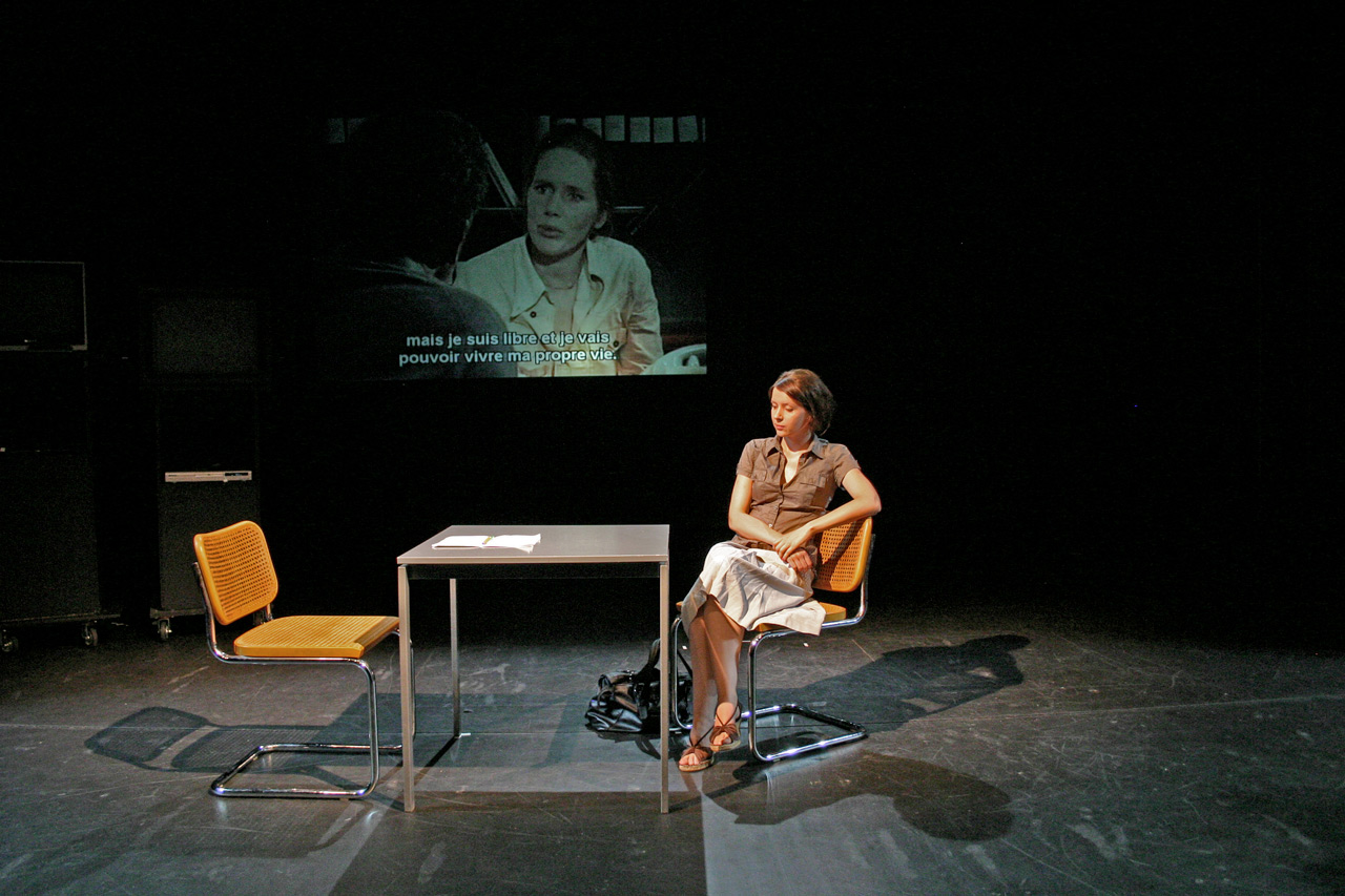 La comédienne Elodie Bordas dans "Les artistes de la contrefaçon" qui reprend une scène de "Scène de la vie conjugale" de Ingmar Bergman.